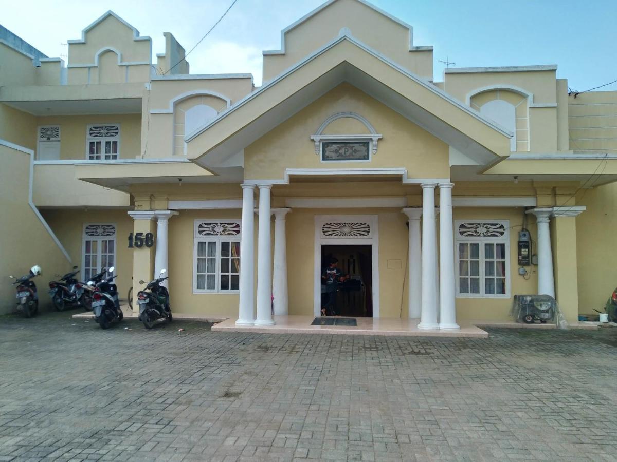 Hotel Pekalongan Syariah Mitra Reddoorz Extérieur photo